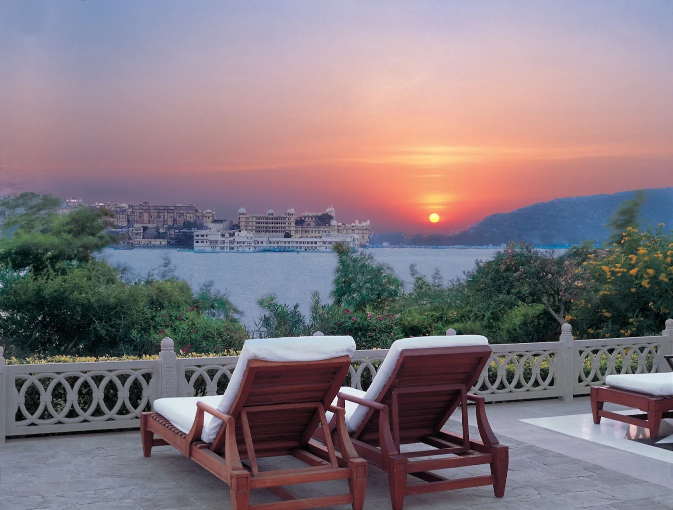 The Oberoi Udaivilas in Lake Pichola, Udaipur — photo 4